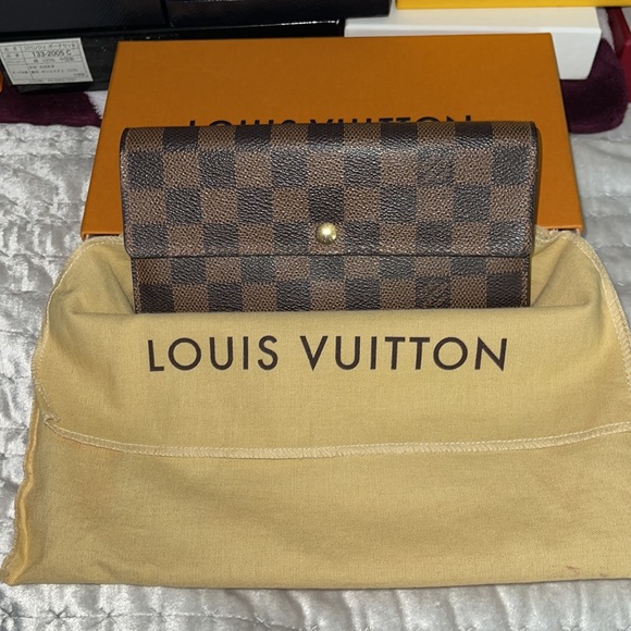 Louis Vuitton Handbags - Louis Vuitton Damien ebene wallet great condition